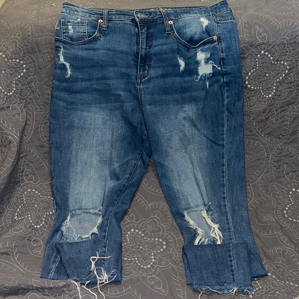 ripped baggy jean